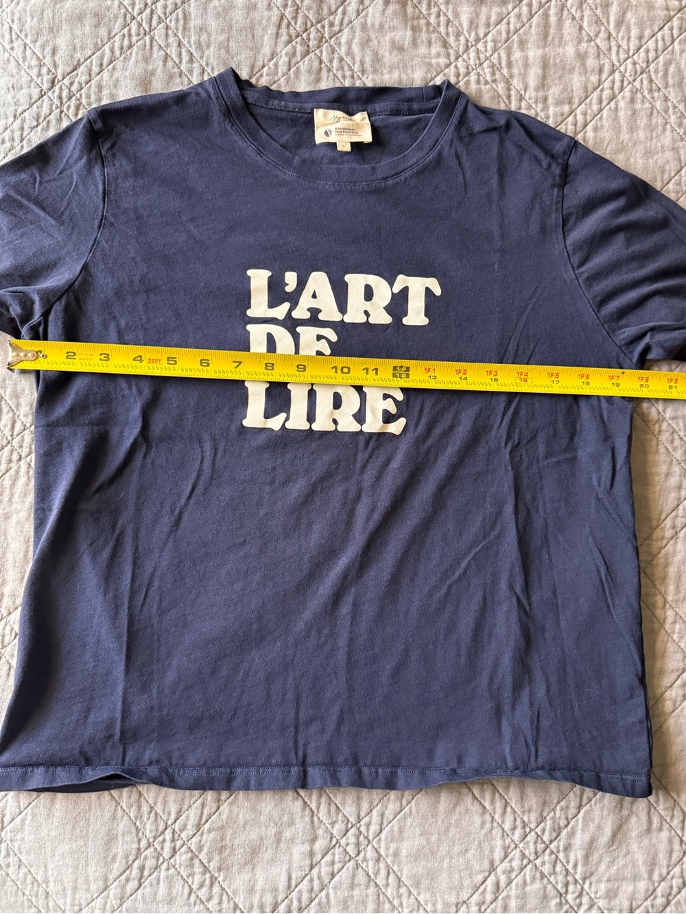 Sézane Navy Graphic Tee "L'ART DE LIRE" Size Large - Picture 4 of 8